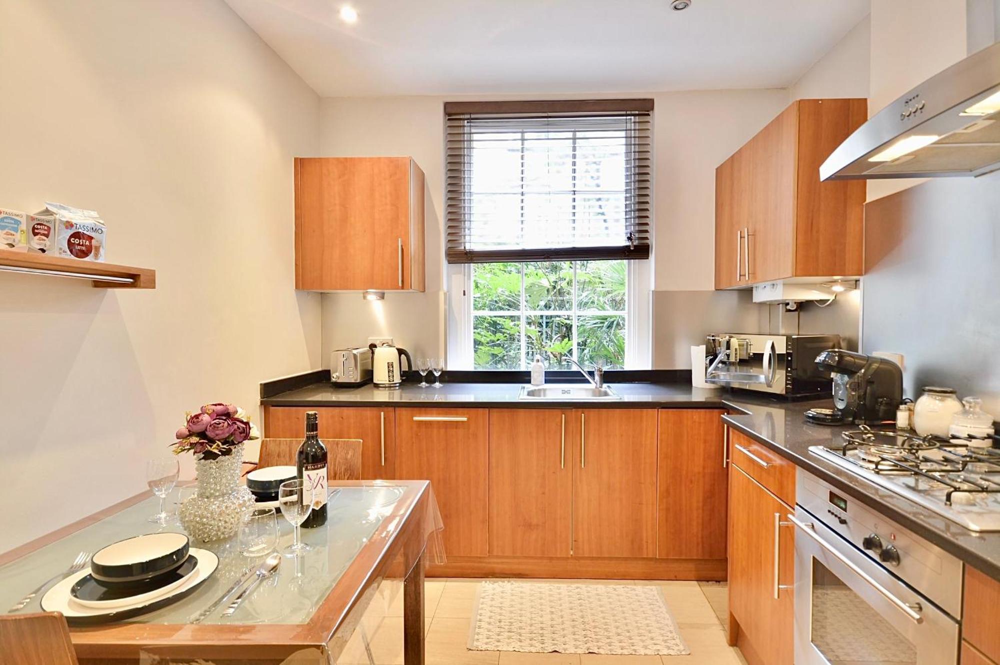 Kensington Apartment, Breakfast, 2 Baths Apartamento Londres